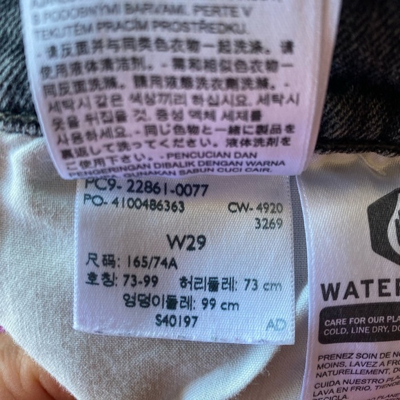 LEVI's Wedgie High Rise Tapered Straight Fit Icon Jeans Washed Black Size 29 - Picture 15 of 15